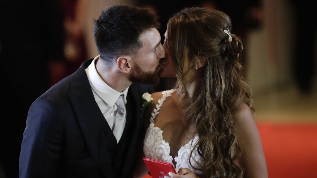 Leo Messi y Antonella Roccuzzo se dan el sí quiero rodeados de amigos en Argentina