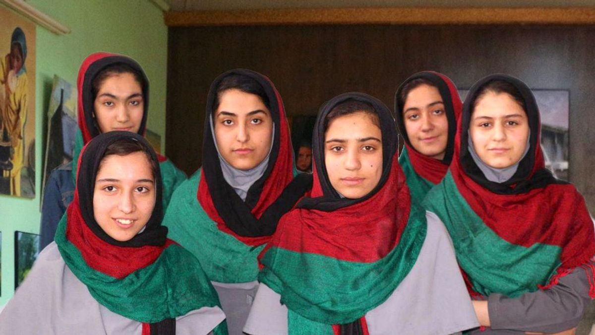 Trump impide a un equipo femenino de robótica afgano competir en un concurso
