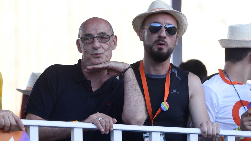 Tampoco faltaron otros políticos como Felisuco, de Ciudadanos, que recorrió Madrid en la carroza de su partido