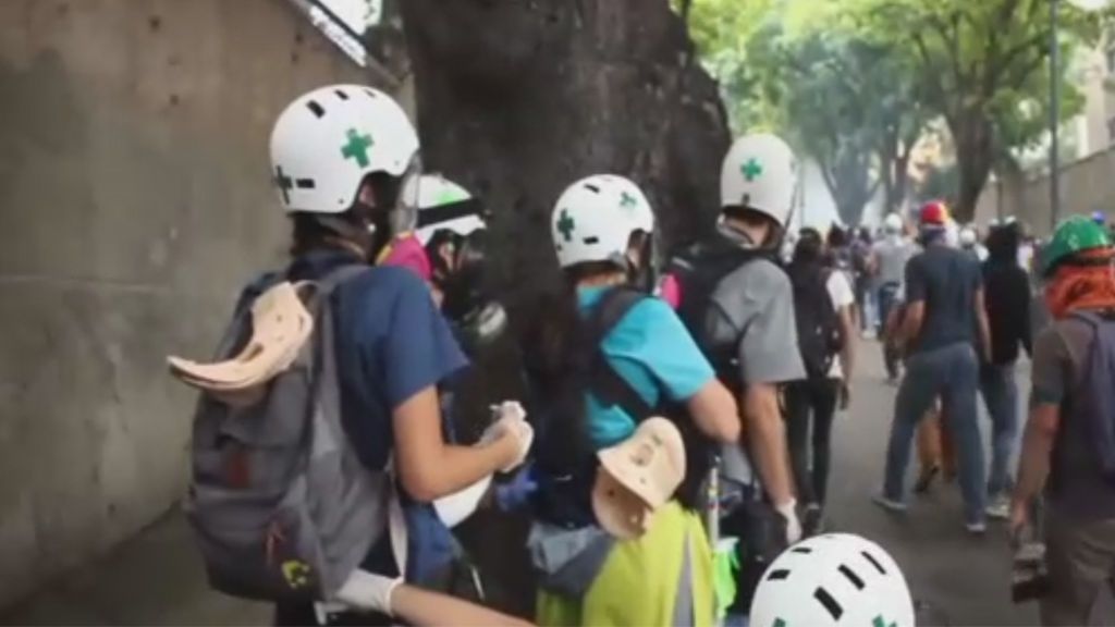 Con los cascos verdes: los estudiantes de Medicina que salvan vidas en Venezuela