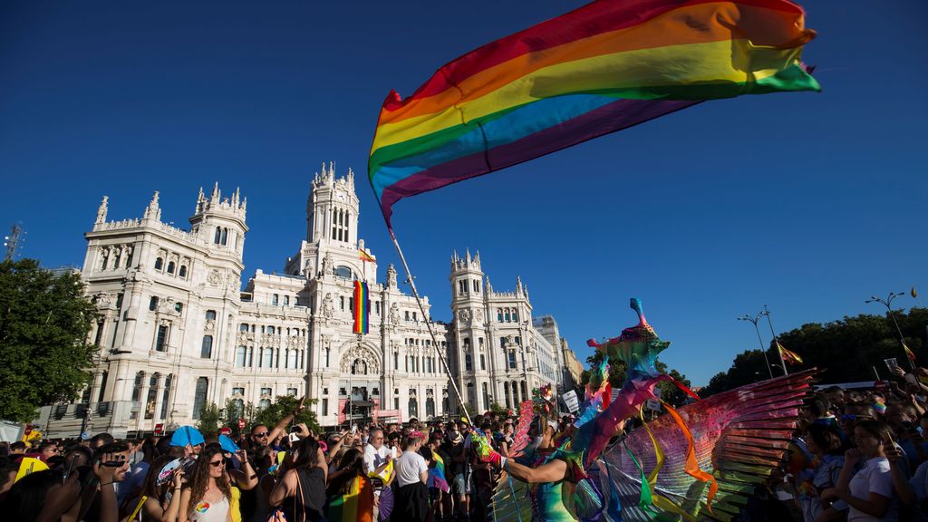 Colorida Plaza de Cibeles