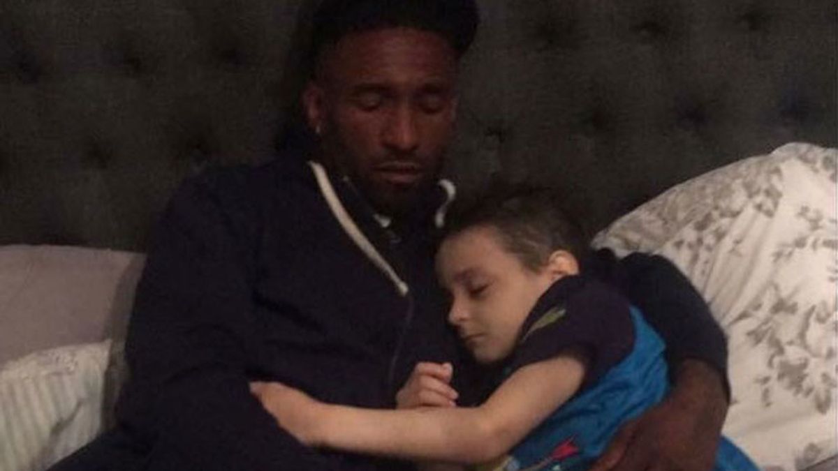 Defoe, el invitado más especial a una fiesta del pequeño Bradley con sabor a despedida Defoe, el invitado más especial a una fiesta del pequeño Bradley con sabor a despedida