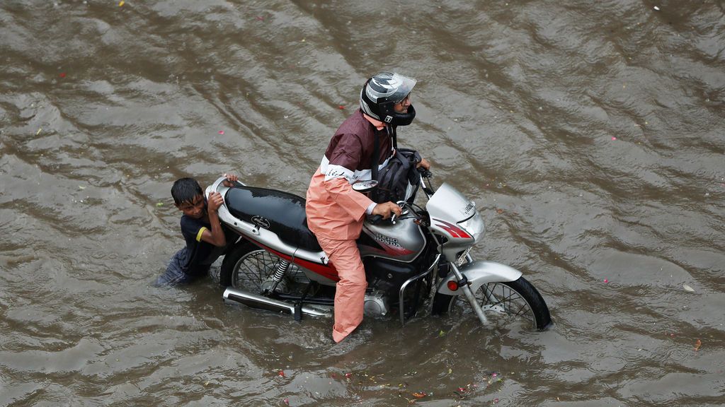 Fuertes precipitaciones en Ahmedabad, la India