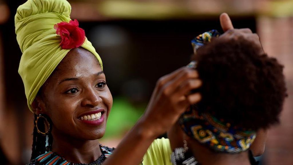Encuentro de peinadoras afro "Tejiendo esperanzas" en Cali