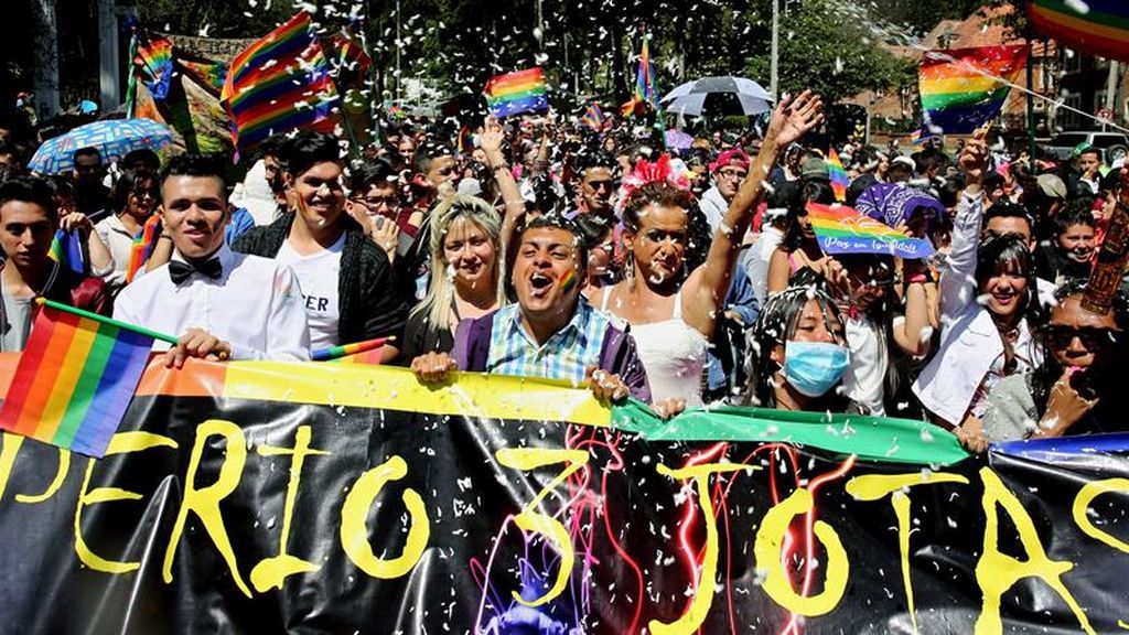 La defensa del laicismo centra la manifestación del orgullo gay en Bogotá