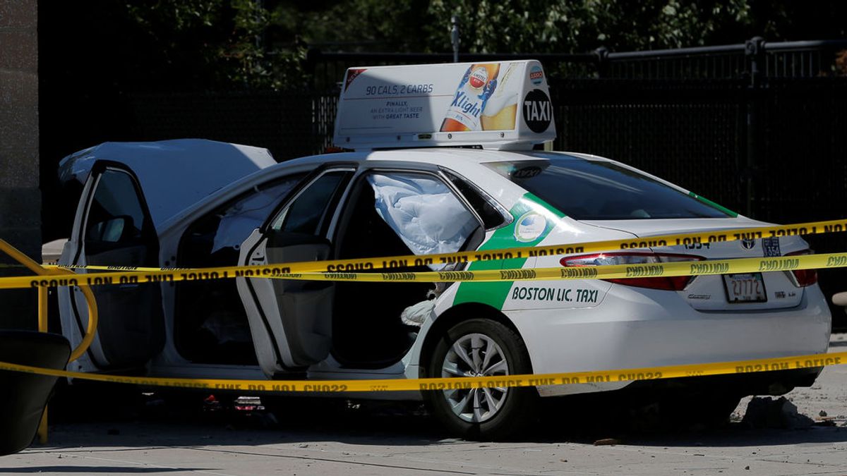 Diez personas heridas tras ser arrolladas por un taxi en Boston