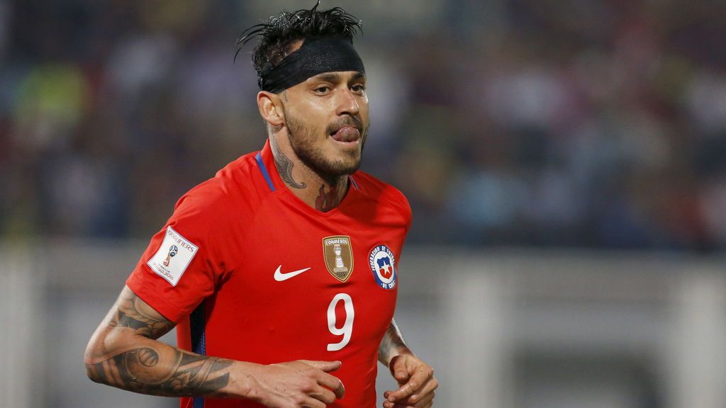 Roban casi dos millones de dólares en joyas a Pinilla, delantero de Chile, mientras jugaba la final de la Confederaciones Roban casi dos millones de dólares en joyas a Pinilla, delantero de Chile, mientras jugaba la final de la Confederaciones