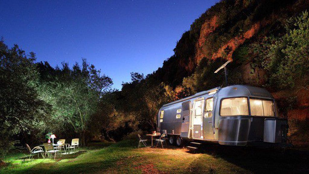 Glamping Airstream, en Alozaina (Málaga)