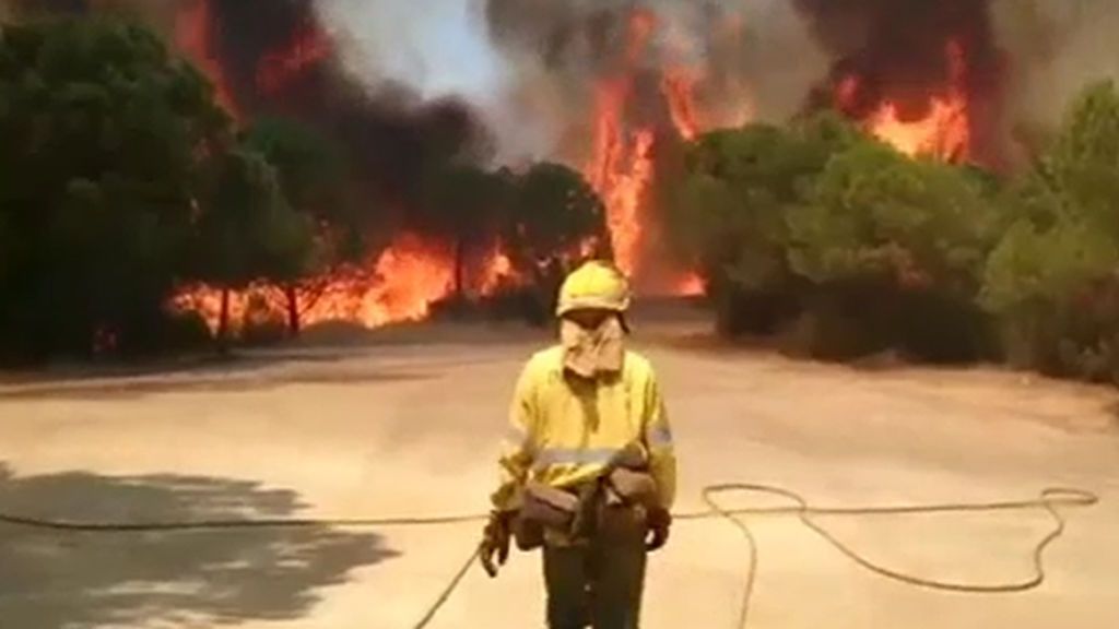 Las primeras imágenes del incendio que azota a Minas de Riotinto, Huelva