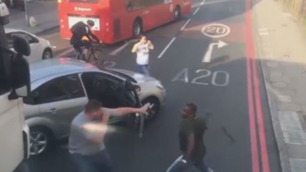 Una violenta pelea entre dos conductores bloquea el tráfico en Londres