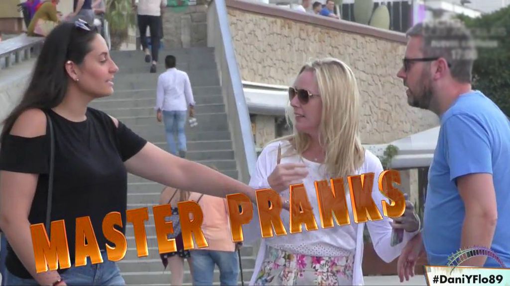 Master Pranks: La broma de la mano que pone nerviosos a los turistas