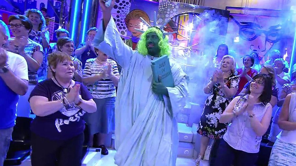 Rafa Mora, la Estatua de la Libertad verde chillón de 'Sálvame'