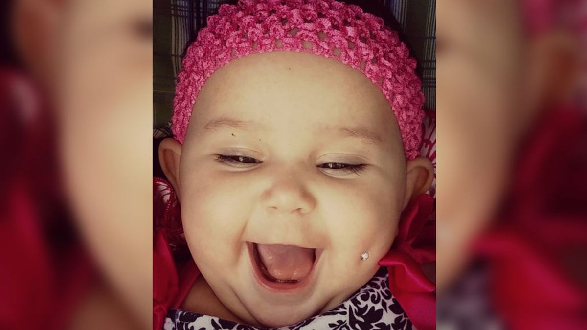 Amenazan de muerte a una madre tras publicar una foto de su bebé con un 'piercing'