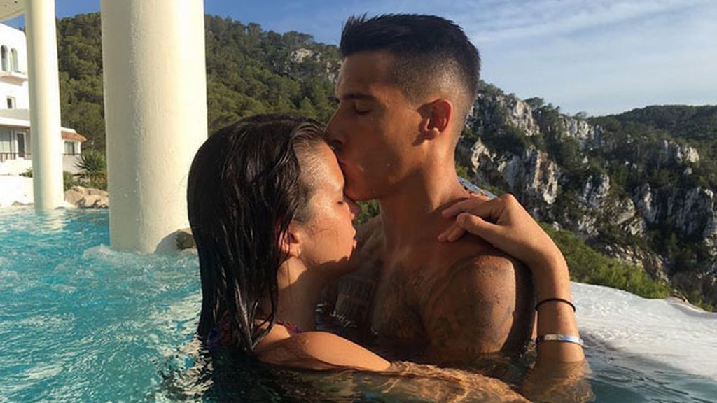 ¡Qué bonito! Cristian Tello interrumpe un concierto de Antonio José para pedir matrimonio a su novia