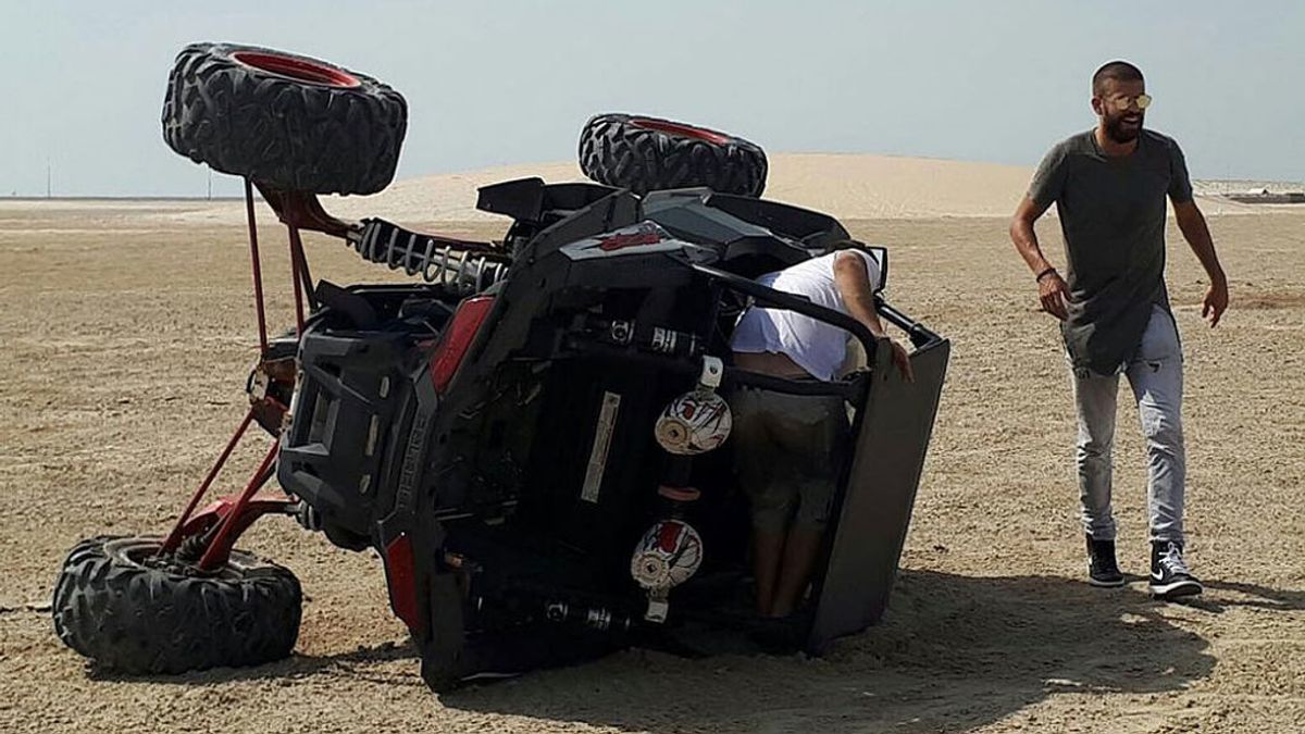 ¡Cuidado! El accidente de Gerard Piqué con un 'buggy' en las dunas del desierto 😲