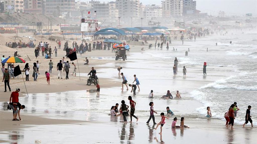 La Autoridad Palestina para la Calidad del Medio Ambiente señala la contaminación del agua en el mar