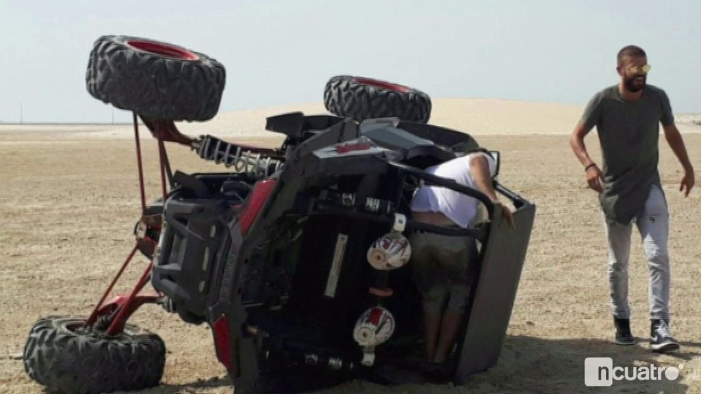 Así disfruta Piqué de sus vacaciones en Catar: entre los buggys y las dunas del desierto