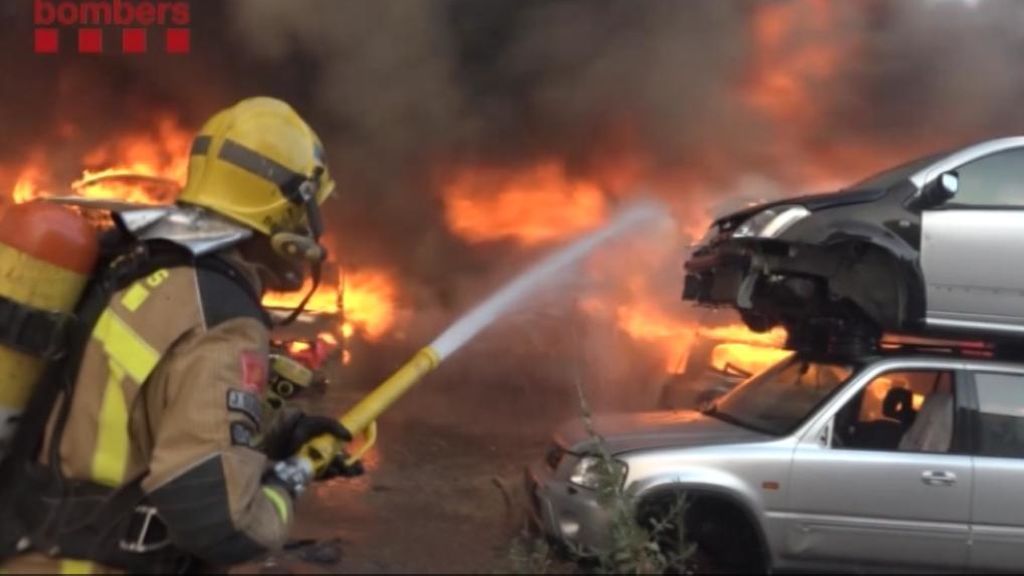 Confinado un pueblo de Barcelona debido al humo de un incendio sin control