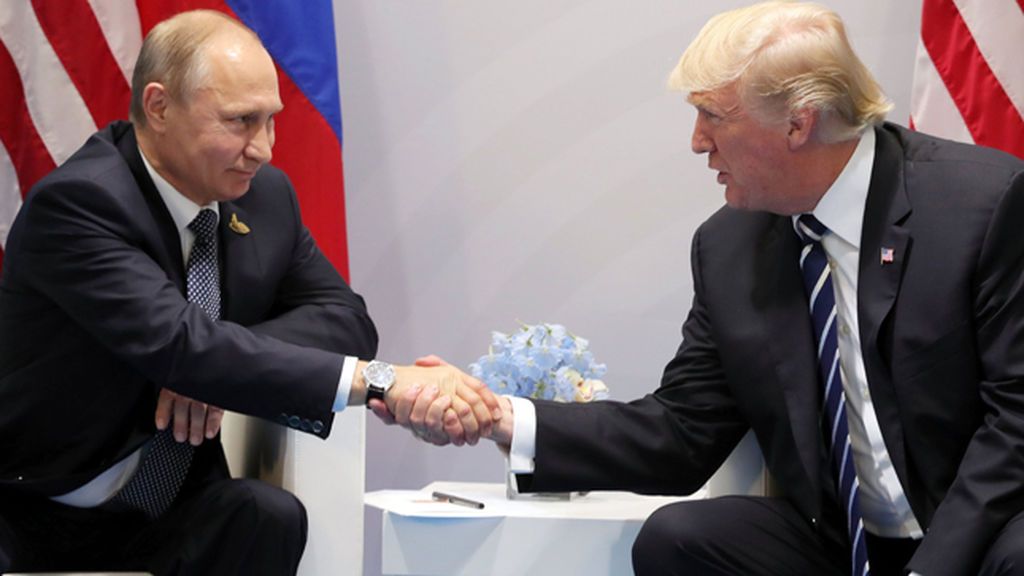 Donald Trump y Vladimir Putin, encantados de conocerse