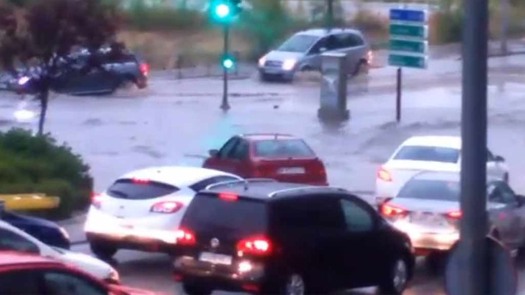 Caos en carreteras, hospitales, metro y aeropuerto  de Madrid por las fuertes tormentas