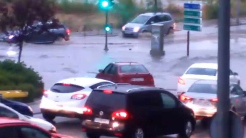 Caos en carreteras, hospitales, metro y aeropuerto  de Madrid por las fuertes tormentas