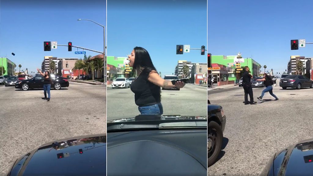 Auténtico ataque de locura de una mujer que paró el tráfico increpando a los conductores