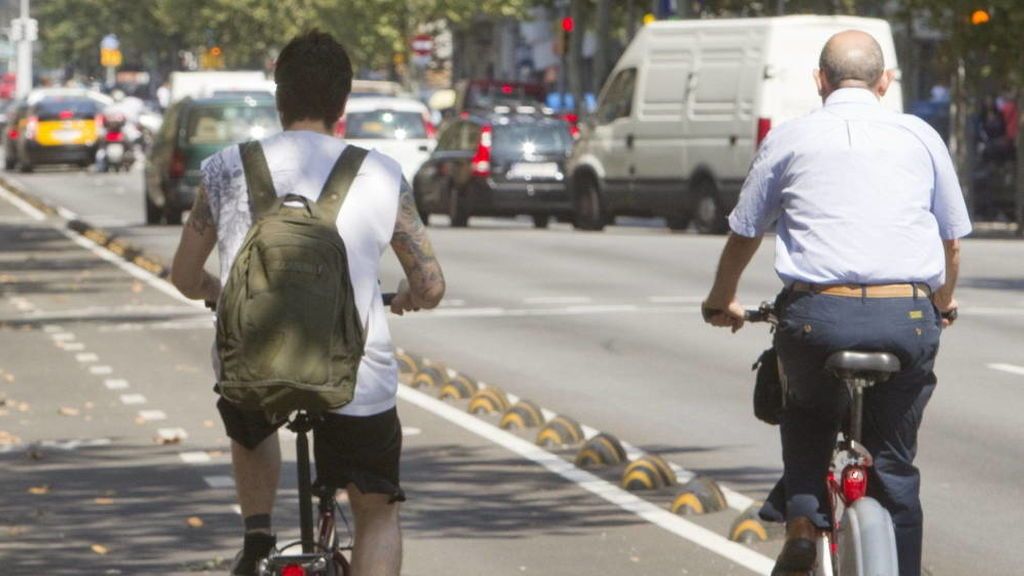 Límite a bicis, patinetes y segways en las aceras de Barcelona