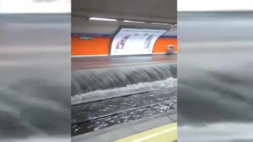 Impresionantes imágenes de la inundación de la estación de metro de Marqués de Vadillo