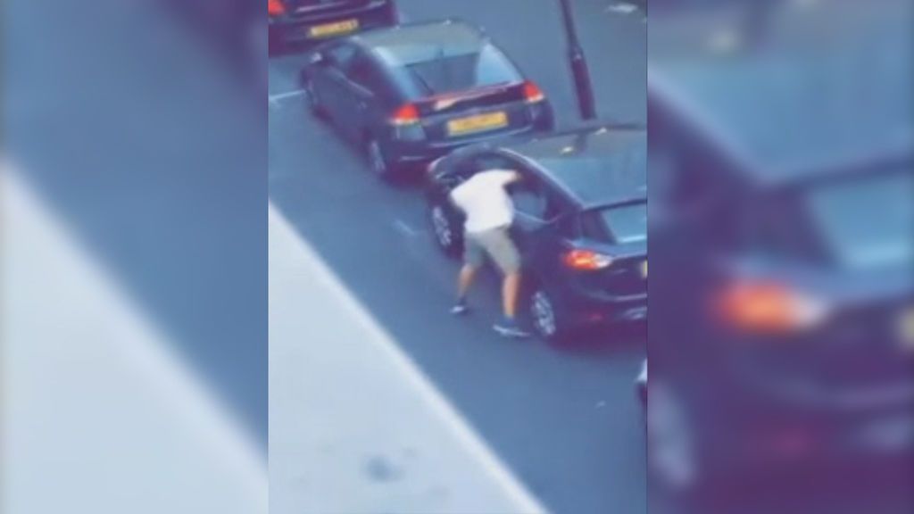 Un hombre agrede a un conductor en Londres con un cuchillo y se da a la fuga