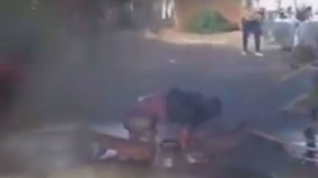 Queman a dos personas que trataban de esquivar una barricada en Venezuela