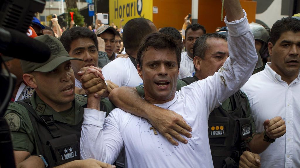 Leopoldo López sale de la cárcel y queda en arresto domiciliario