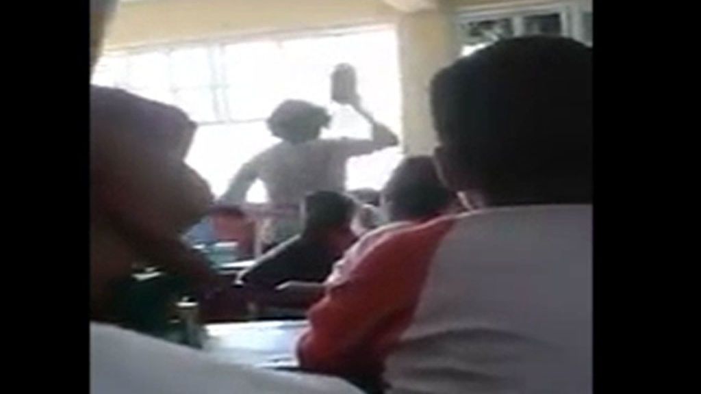Una maestra mexicana, a un alumno: “¿A puñetazos, verdad? Vamos a luchar”