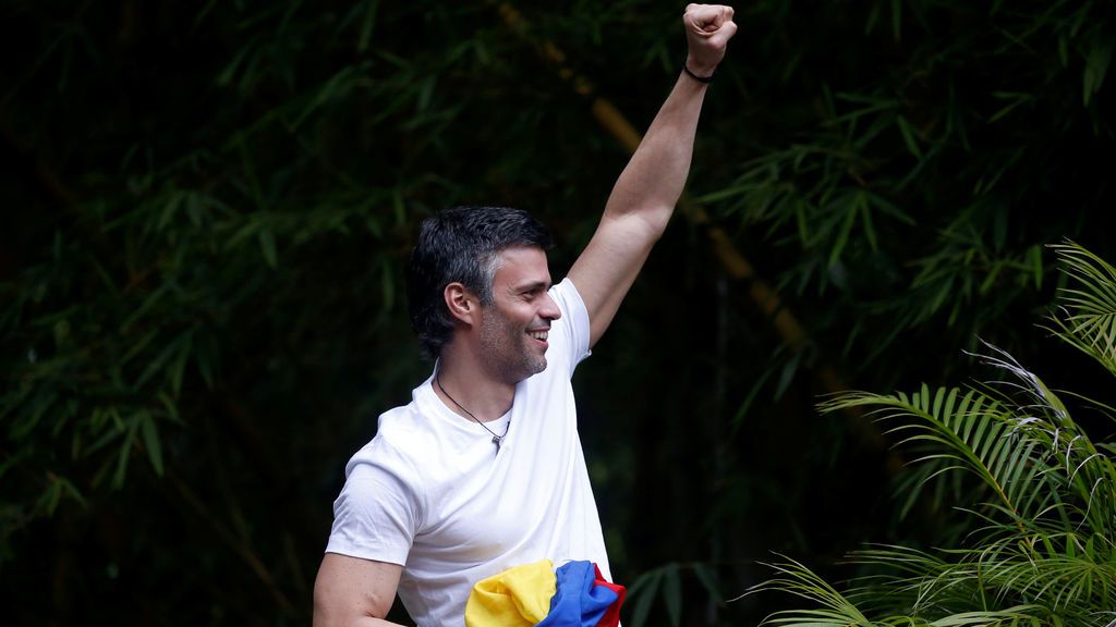 Primeras imágenes de Leopoldo López tras ser excarcelado