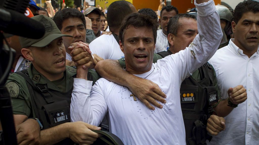 Leopoldo López sale de la cárcel y queda en arresto domiciliario