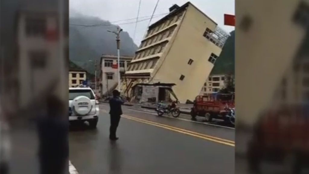 Impresionantes imágenes del derrumbe de un edificio de cuatro plantas en China