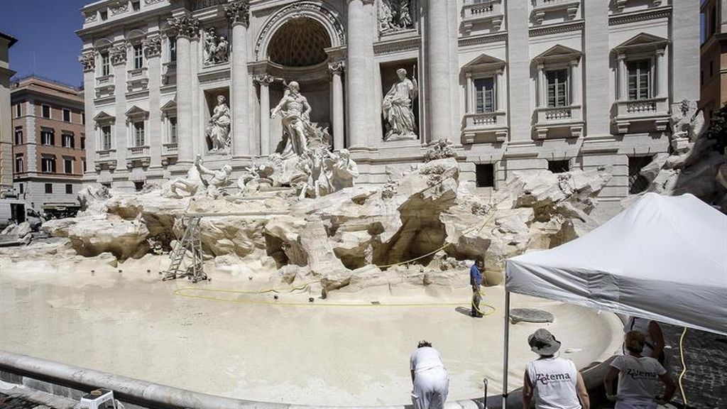 Mantenimiento de la Fontana de Trevi