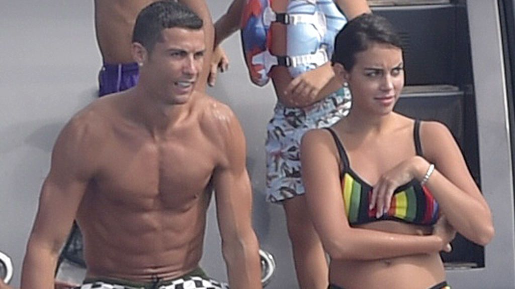 Happy family: ¡Primera foto de Georgina con Cristiano Ronaldo y uno de los gemelos!