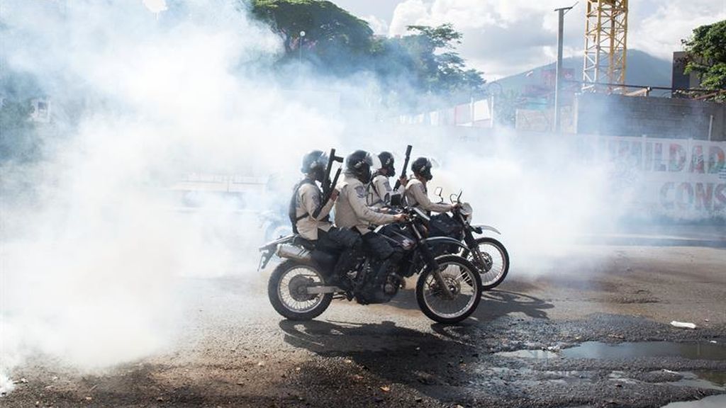 Opositores venezolanos se concentran en Caracas por 100 días de "resistencia"