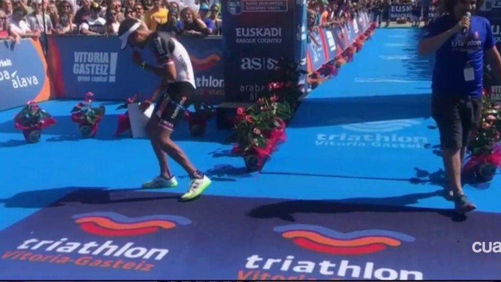 Gana el Maratón de Vitoria y se entera por la organización que acaba de ser padre