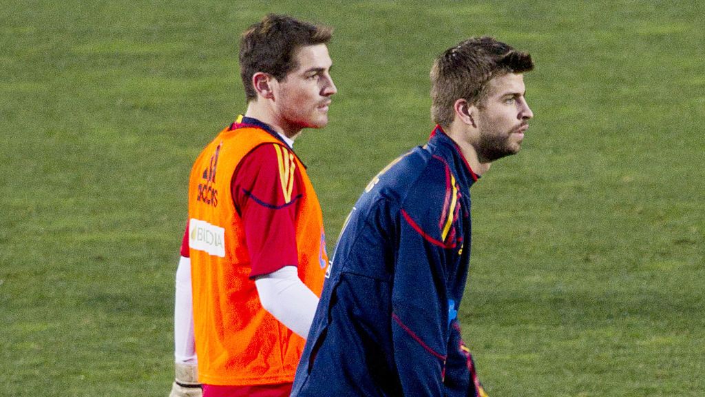 La nueva guerra de 'zascas' entre Casillas y Piqué: "Matas por pagar y que te inviten a cenar"