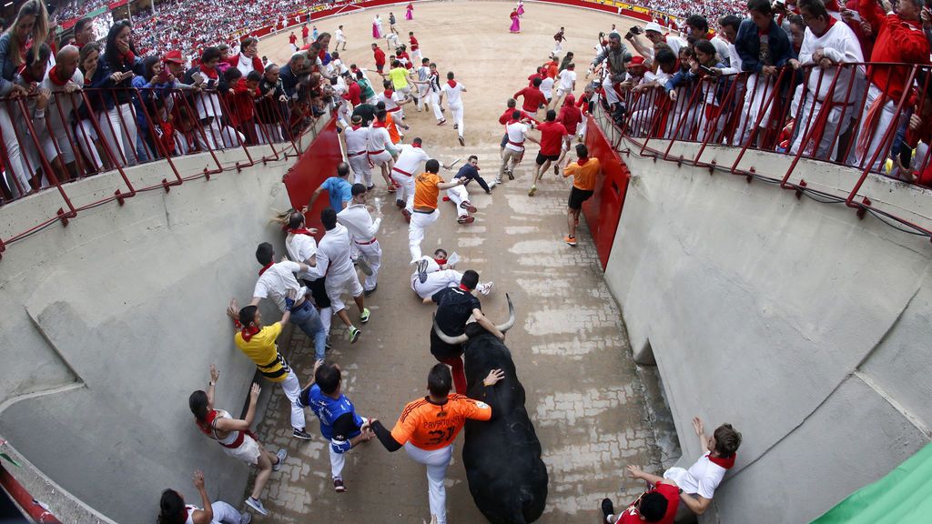 Los primeros astados entran en la plaza en 1,55 minutos