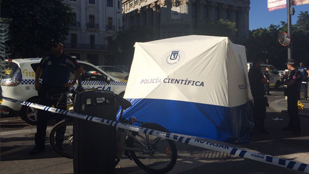 Muere un ciclista, usuario de BiciMad, atropellado por un camión en el centro de Madrid
