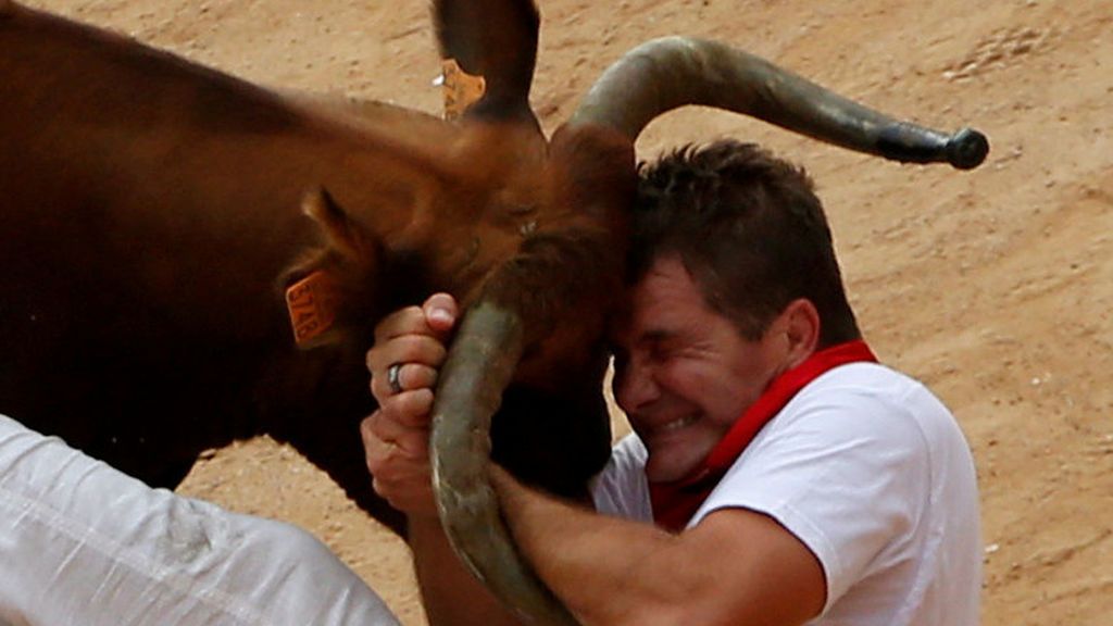 Quinta marcha de los toros en el festival de San Fermín en Pamplona, España