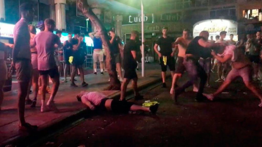 El diario británico The Sun dice que Magaluf es una ‘zona de guerra’ con policías y ‘gorilas de discoteca’