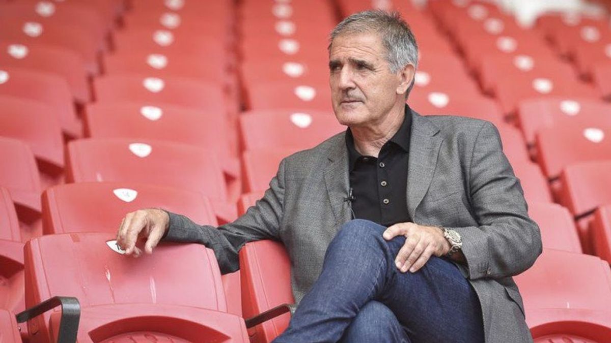 Paco Herrera, entrenador del Sporting, se multa a sí mismo por llegar tarde al entrenamiento