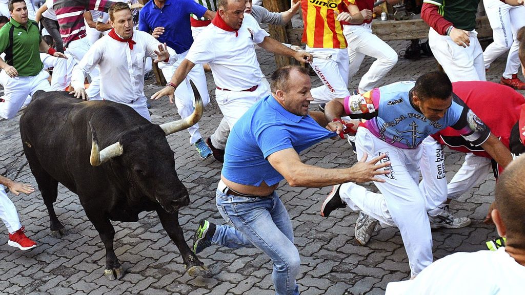 Sexto encierro violento y rápido