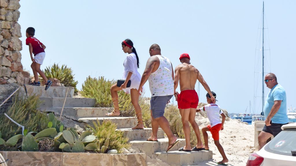 Cristiano también estuvo muy pendiente de su hijo de siete años