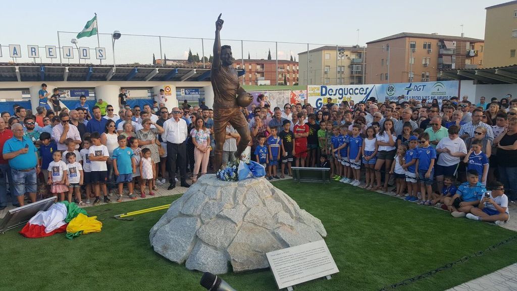 El detalle que une a Fran Carles y a Manolo Preciado: ya tienen su estatua eterna del mismo autor