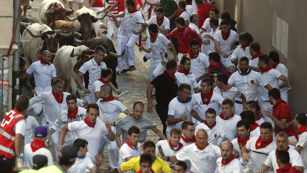 Sexto encierro violento y rápido