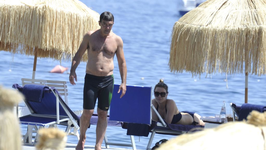 Antonio Banderas y Nicole Kimpel lo dan todo en sus vacaciones en Italia